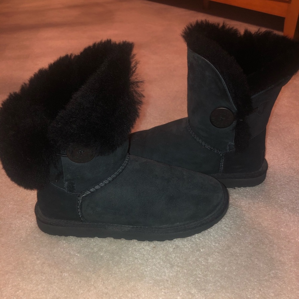 Black Bailey Button UGGs